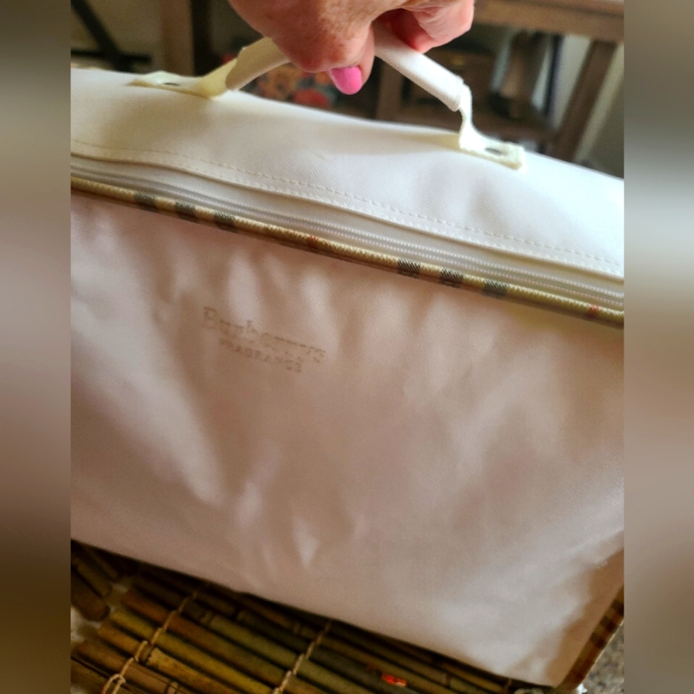 BURBERRY ZIP CASE